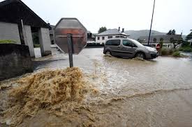 Red alert as flash floods kill six in south-western France