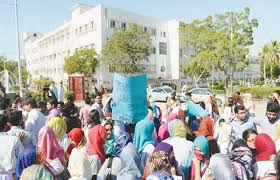 Sindh doctors resume strike demanding official pay raise notification