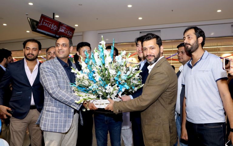 Samsung Pakistan Opens Premium Outlet at Lucky One Mall Karachi