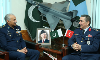 PAF Air Chief Mujahid Anwar meets his Turkish counterpart