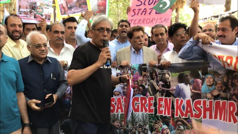Rally and a signature’s camp on Kashmir’ in Barcelona