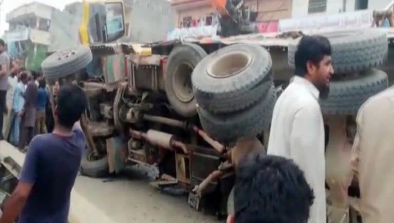 Dumper overturns, 7 school going children, rickshaw driver killed