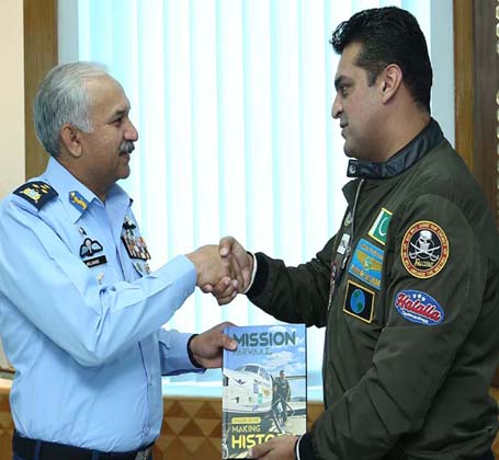 Fakhr-e-Alam calls on Air Chief at Air Headquarters