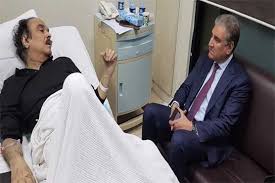 FM Qureshi visits ailing Naeemul Haque to inquire after health