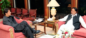 Mehmood ur Rasheed calls on PM Imran Khan