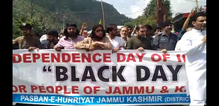 Kashmiris observe Black day on Indian Independence Day