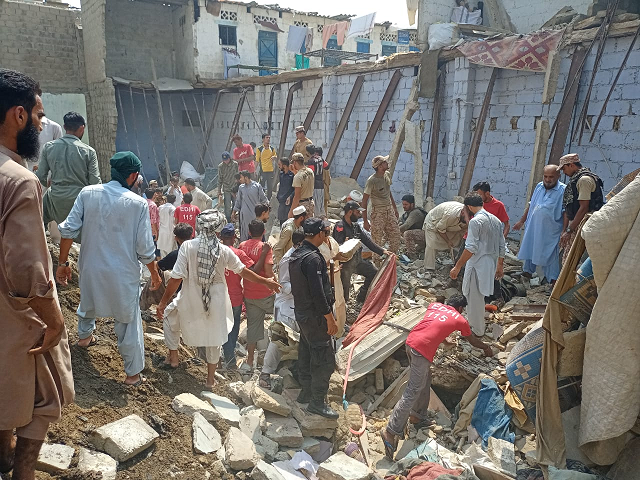 2 dies, 10 injured as another building collapsed in Karachi