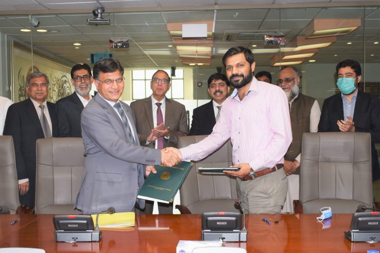 Agreement for setting up solar power plant at COMSATS University Sahiwal signed