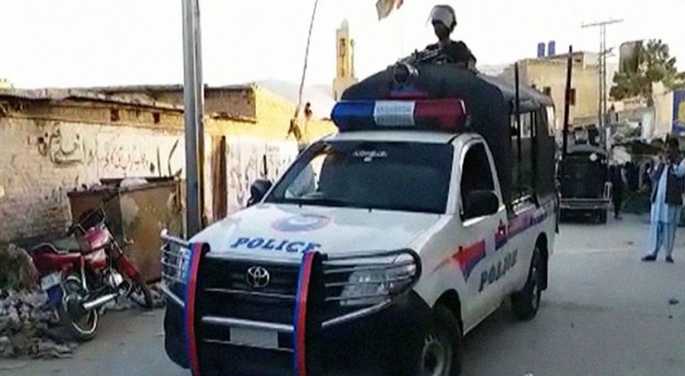 Muzaffargarh court official throws acid at man, daughter: police