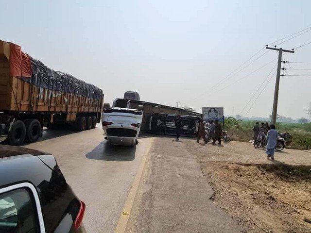 Seven dead including woman in road accident at Mianwali road