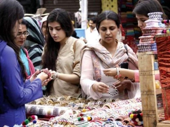 Ahead of Eid, markets across AJK abuzz with shoppers despite rising spike of COVID-19;