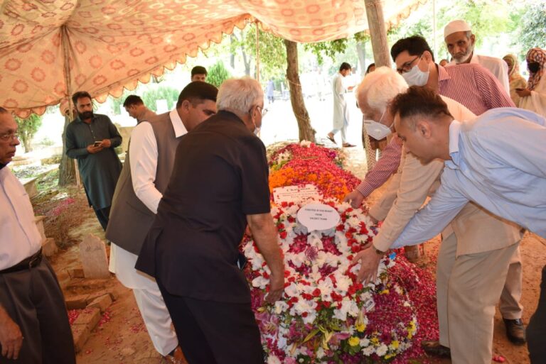 SACHET organization members visit graves of A.Q Khan and Bar HI to pay tribute
