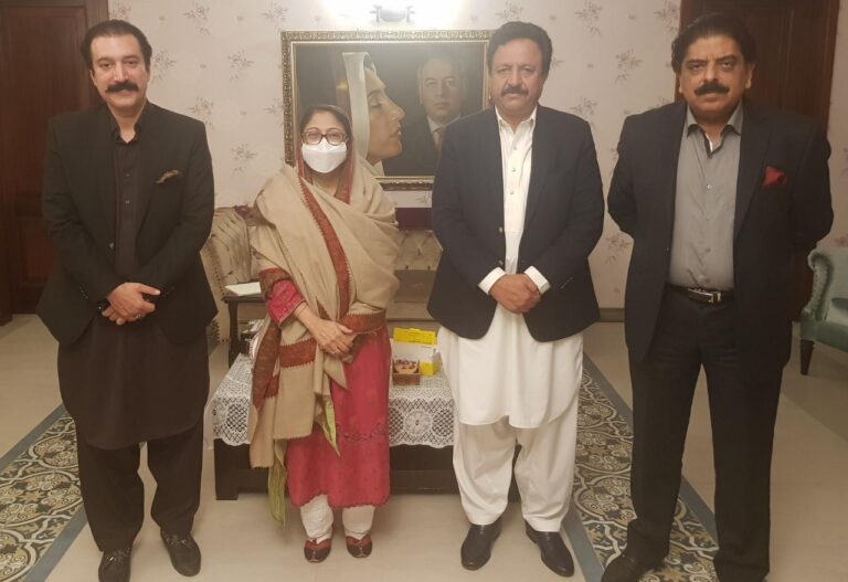 Sardar Mukhtar Ahmad Khan joins PPP at Zardari House