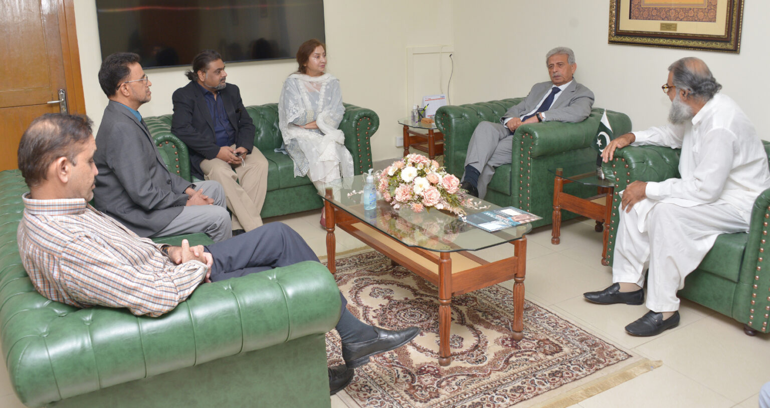 IIUI delegation calls on Rana Tanveer Hussain