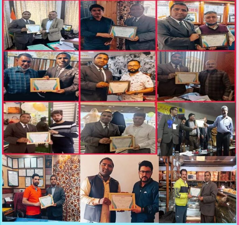 Contributors of Mehfil e Mushaira receive awards