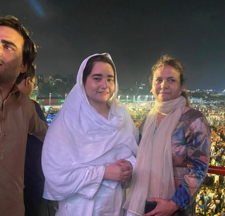 Dua Zubair accompanied her leader Imran Khan to Karachi
