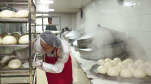 Female entrepreneur makes Chinese-style steamed buns