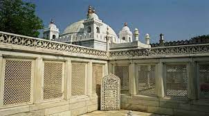 Security tightened as MNS, BJP call for uprooting Mughal Emperor’s grave