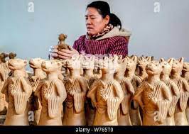 Clay sculpture maker in China revitalizes the traditional handcraft via short videos