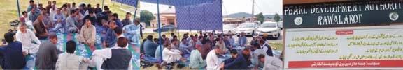 Employees of PDA Rawalakot protest against no implement on assurance