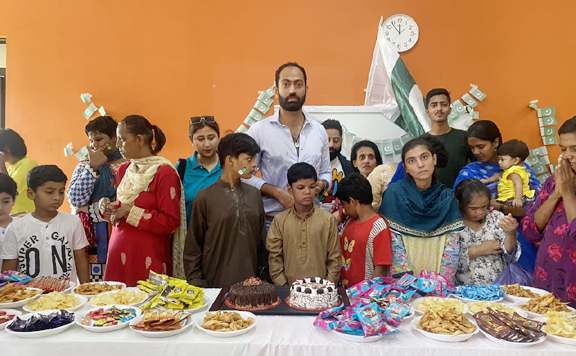 Sastaticket.pk celebrates the Independence Day with the Members of Dar-ul-Sukun