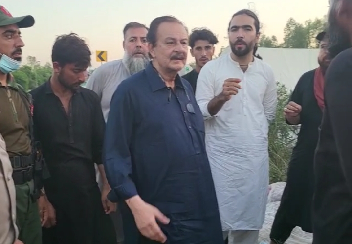 Zafarullah Khan’s visit to Charsadda flood affected areas.
