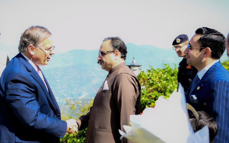 PM AJK holds one on one meeting with ambassador Donald Bloom