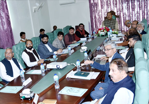 Barrister Sultan receives  briefing on resettlement of Mangla-dam sub-families