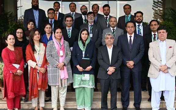 Delegation of sixteen officers and faculty members visit PTA Headquarters