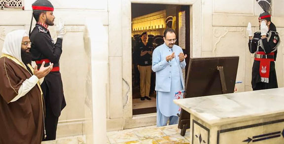 PM AJK visits the mausoleum of Allama Iqbal, Data Darbar