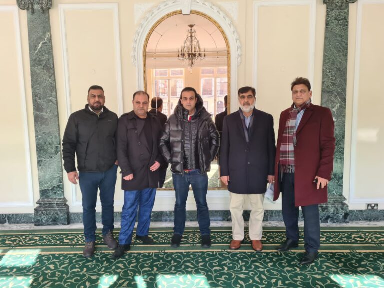 Four-member delegation led by Khawaja Irfan meets with   Mian Muhammad Nawaz Sharif