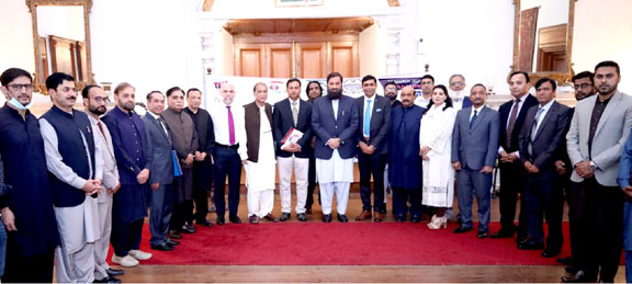 Delegation of health professionals to control TB in Pakistan called on Governor Punjab