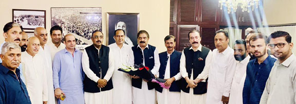 A delegation of PPP Jhelum Valley under the leadership of Sahibzada Muhammad Ashfaq Zafar meets Ch. Riaz at Zardari House, Islamabad